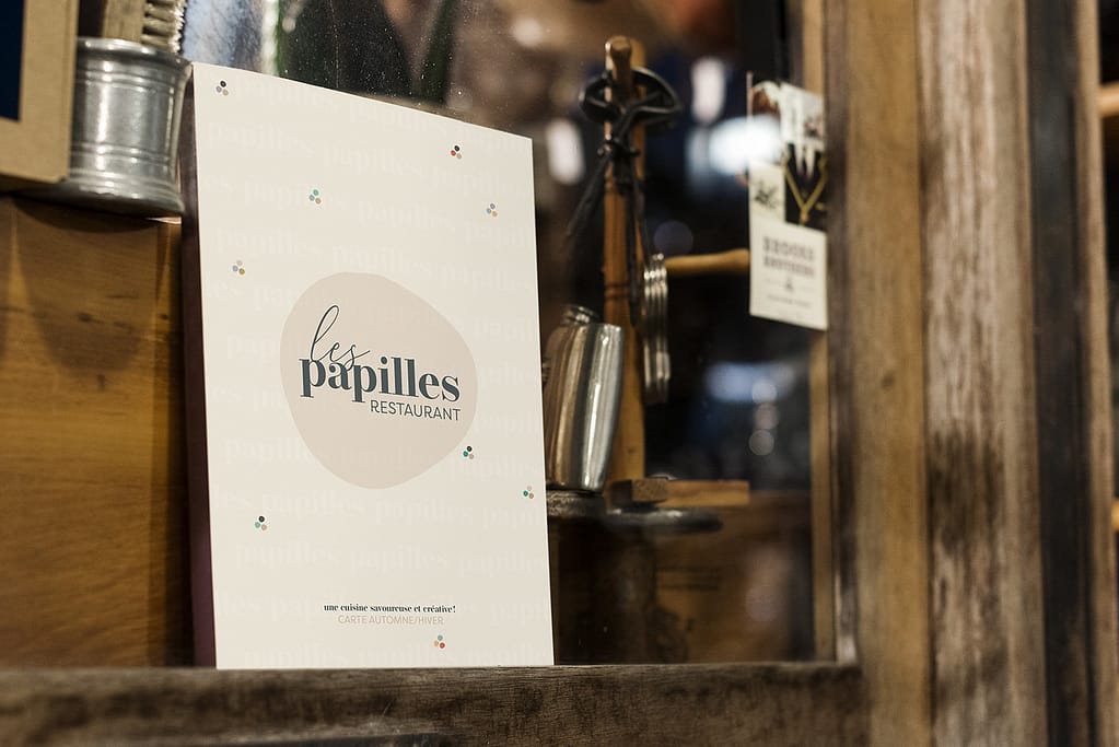 Conception graphique logo identité visuelle restaurant les papilles