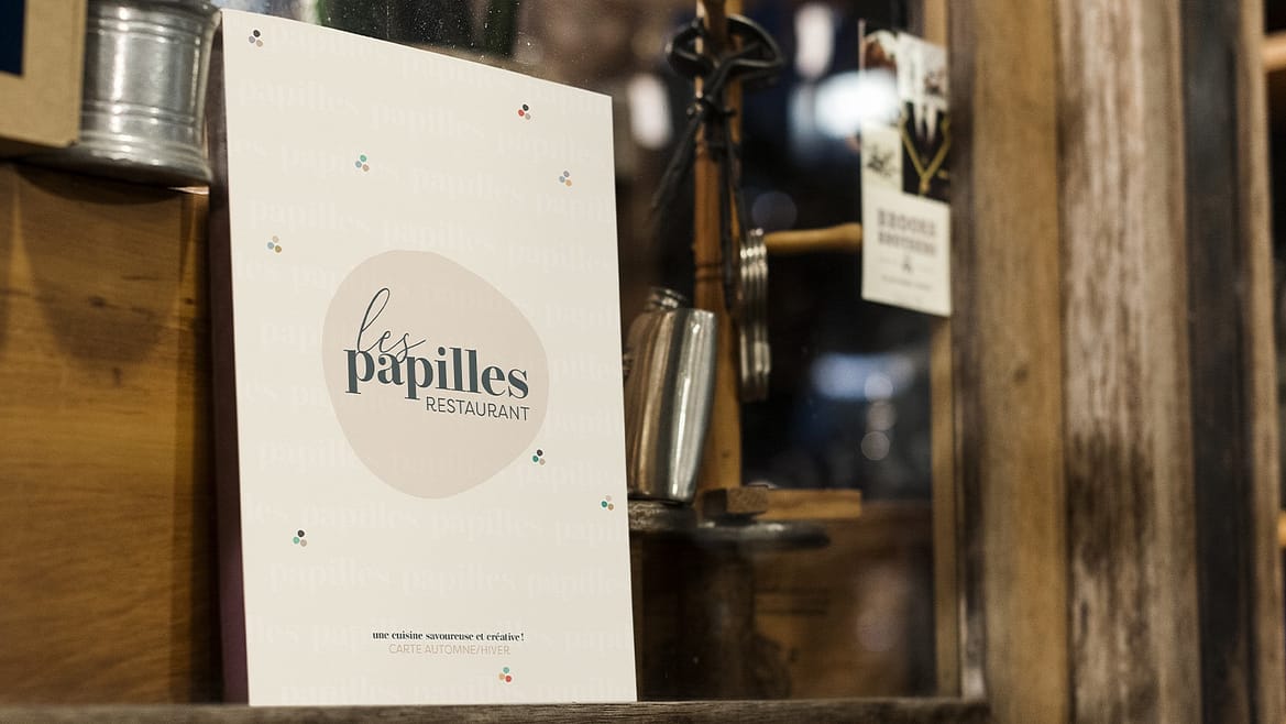 Graphiste maquettiste menu carte restaurant les papilles